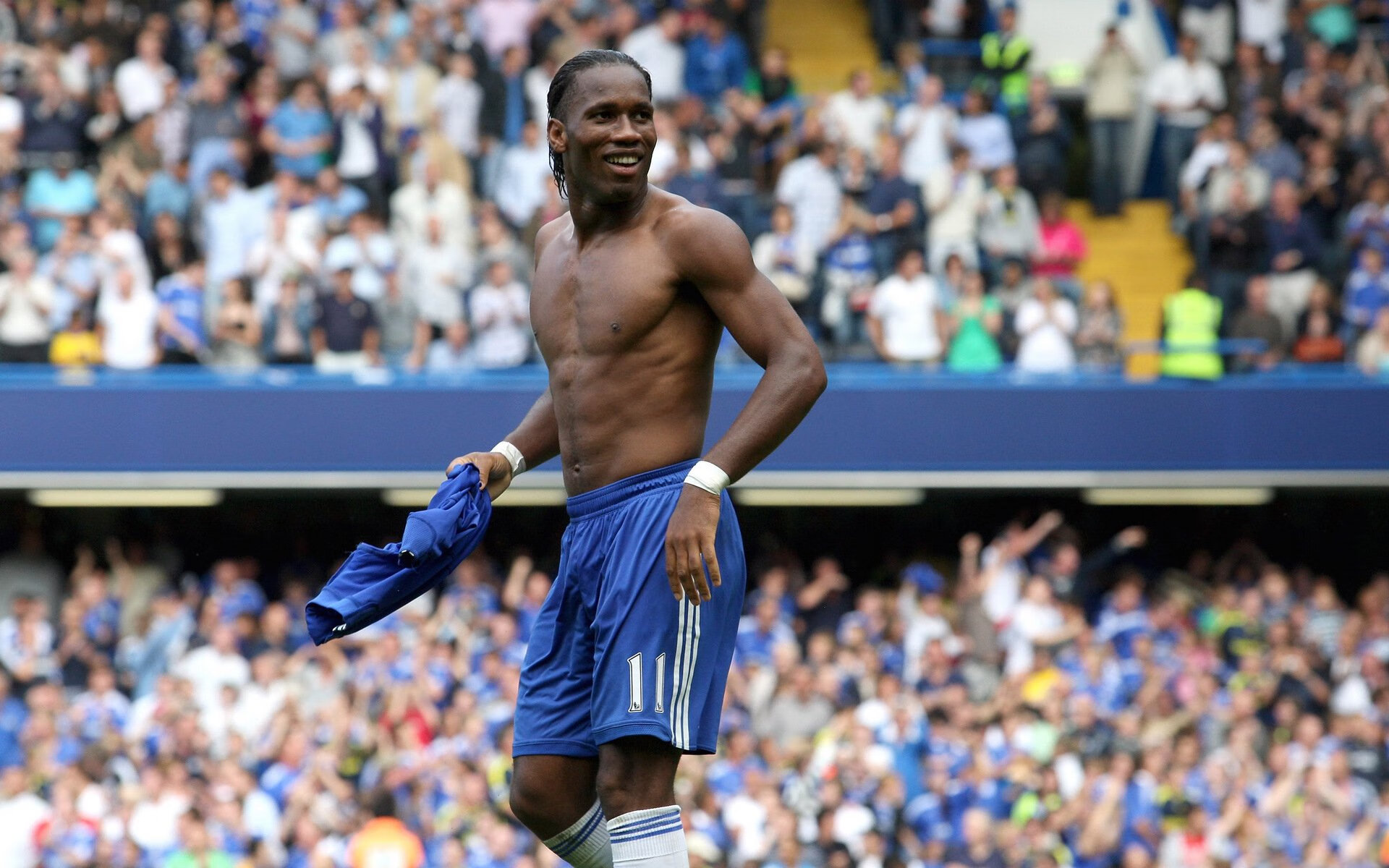 欧冠“星光熠熠”：年度最佳球员是谁？，欧冠最佳阵容颁奖